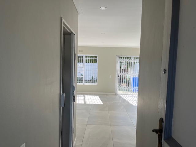 2 Bedroom Property for Sale in Plattekloof Glen Western Cape